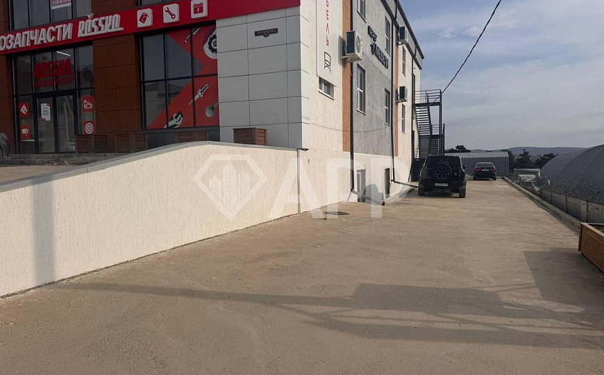 Сдам торговое помещение, 400 м² фото