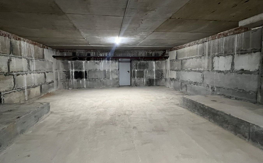 Цоколь в паркинге  2 500 м² фото