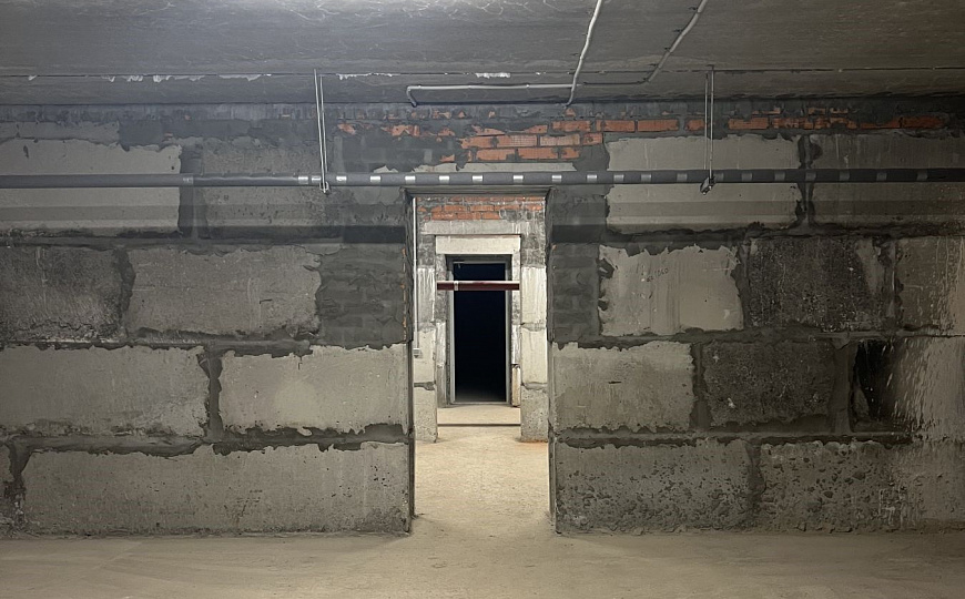 Цоколь в паркинге  2 500 м² фото