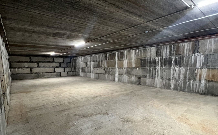 Цоколь в паркинге  2 500 м² фото