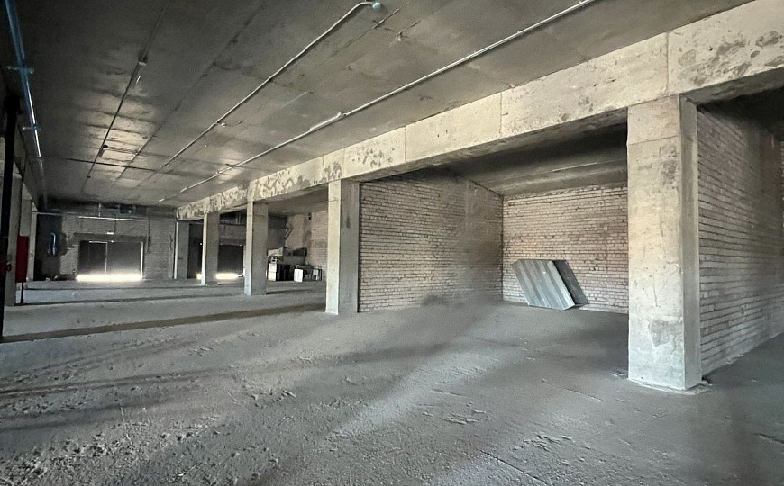 Цоколь в паркинге  2 500 м² фото