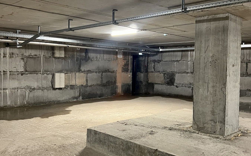 Цоколь в паркинге  2 500 м² фото