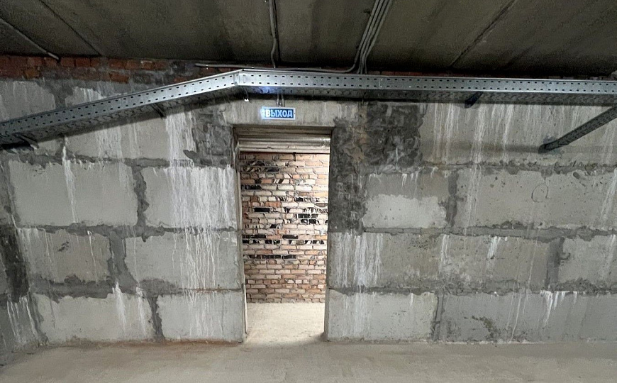 Цоколь в паркинге  2 500 м² фото