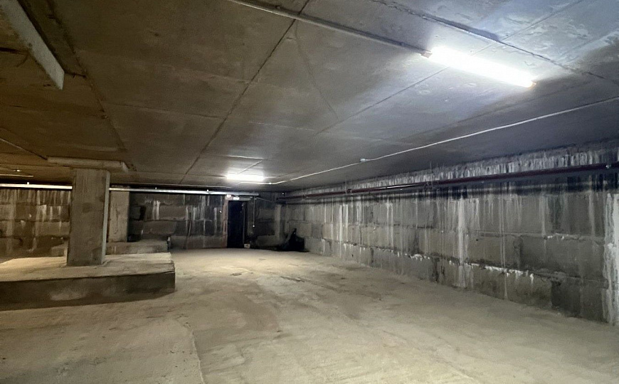 Цоколь в паркинге  2 500 м² фото