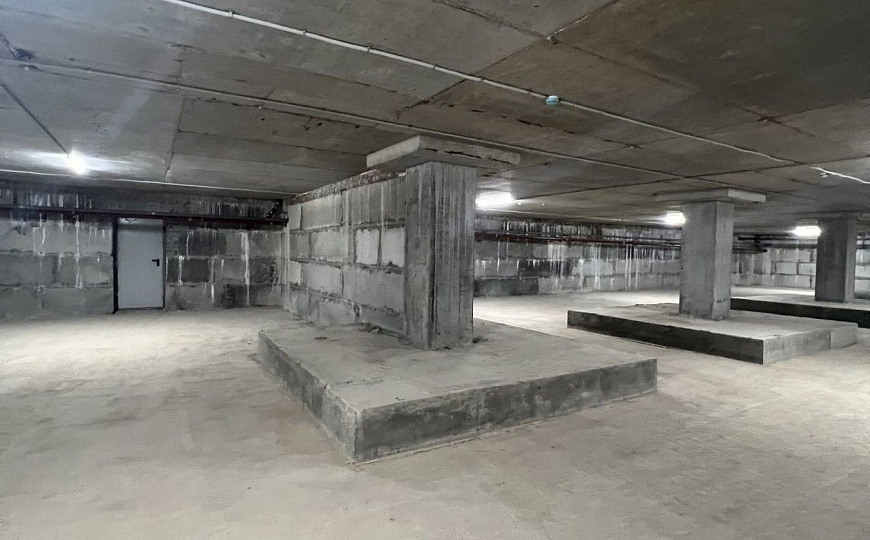 Цоколь в паркинге  2 500 м² фото