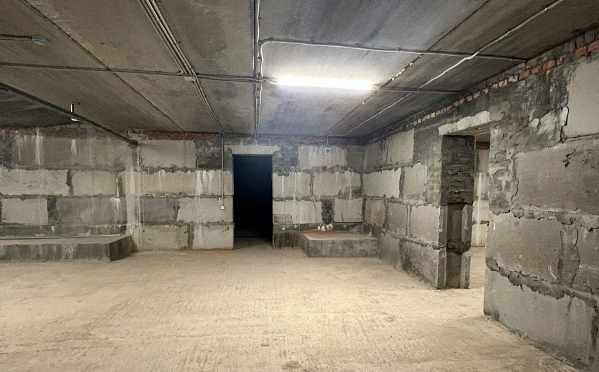 Цоколь в паркинге  2 500 м² фото