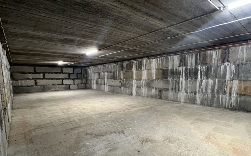 Цоколь в паркинге  2 500 м² фото