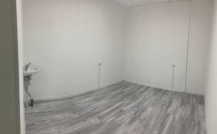 Сдам офисное помещение, 12,5 м² с водой фото