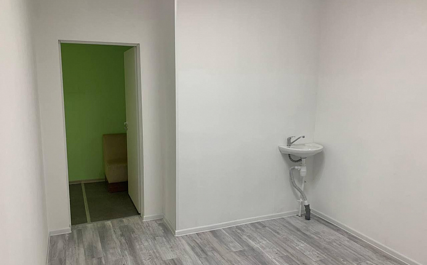 Сдам офисное помещение, 12,5 м² с водой фото