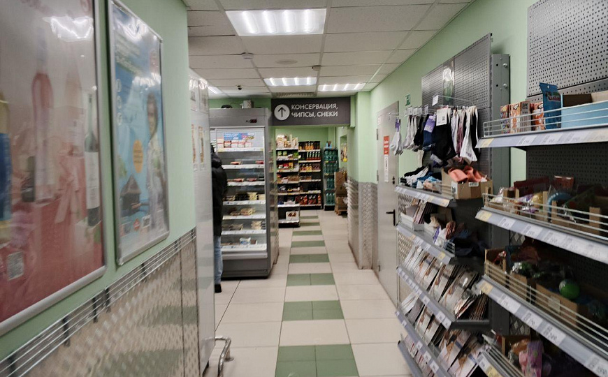 Продам торговое помещение на первой линии фото
