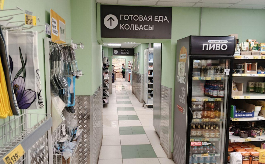 Продам торговое помещение на первой линии фото