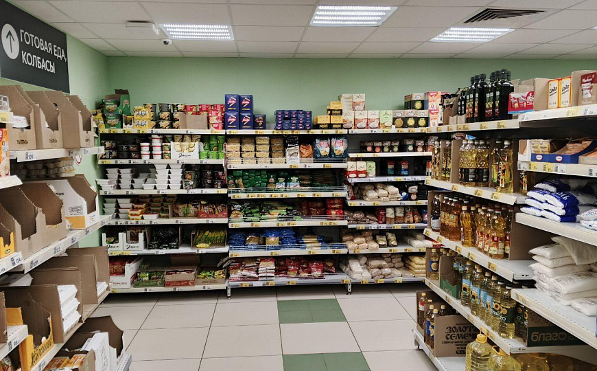 Продам торговое помещение на первой линии фото