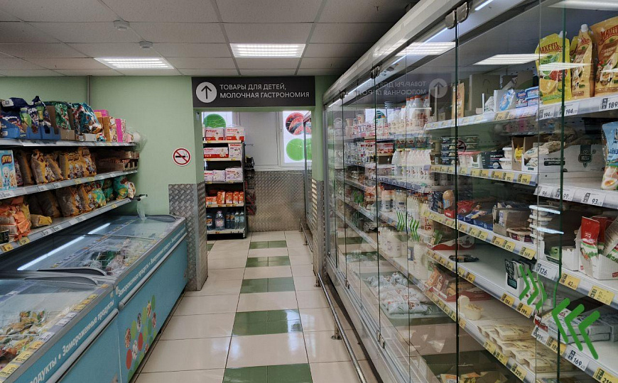 Продам торговое помещение на первой линии фото