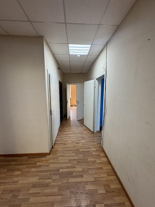 Офисное помещение в бизнес-центре 130 м² фото