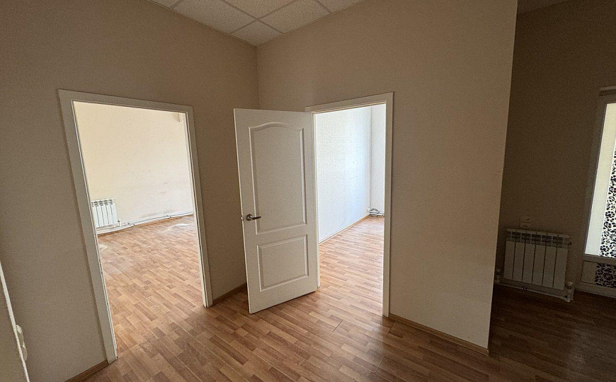 Офисное помещение в бизнес-центре 130 м² фото