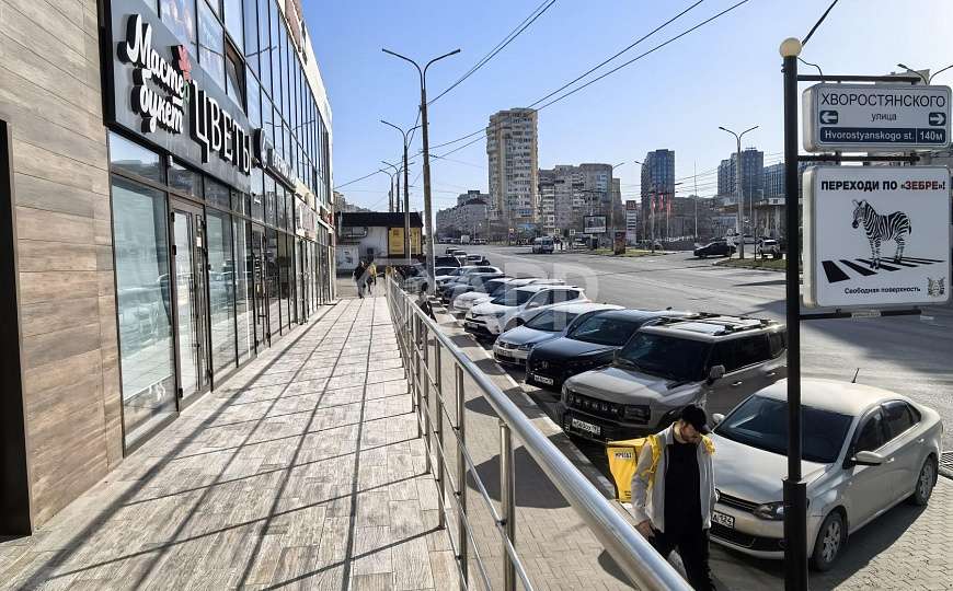 Сдам торговое помещение, 76 м² фото