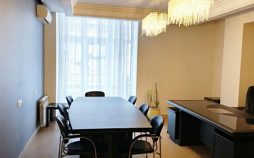 Статусный офис в центре с видом на Волгу фото