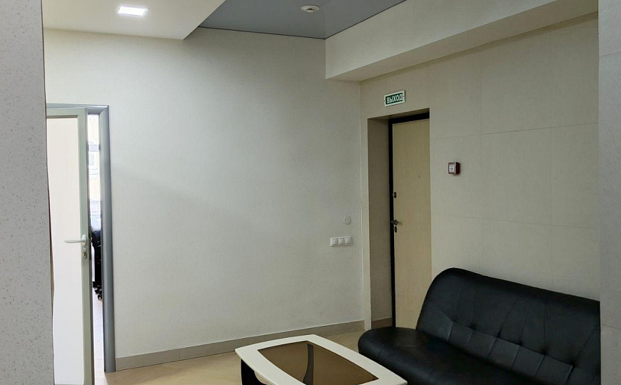 Статусный офис в центре с видом на Волгу фото