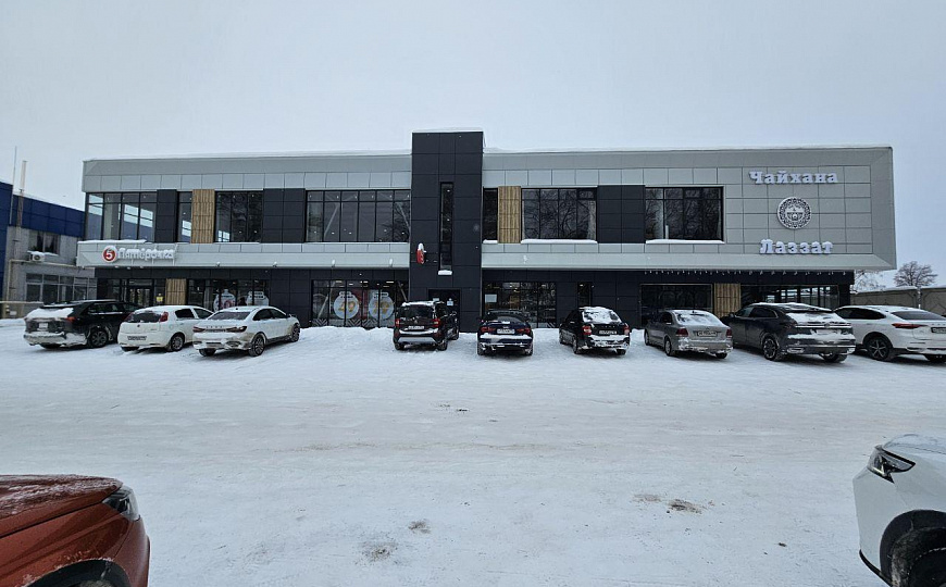 Помещение с витражными окнами фото