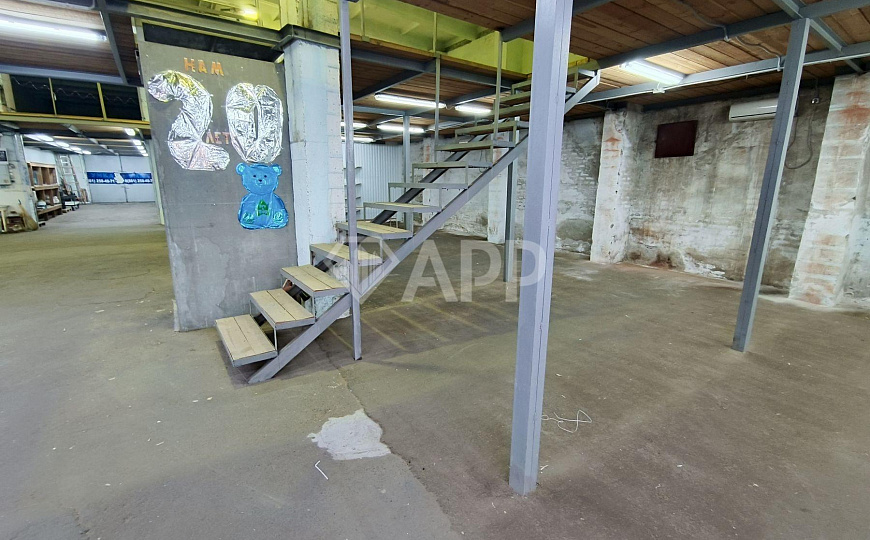 Сдаю склад возле Красной площади, 1 050 м² фото