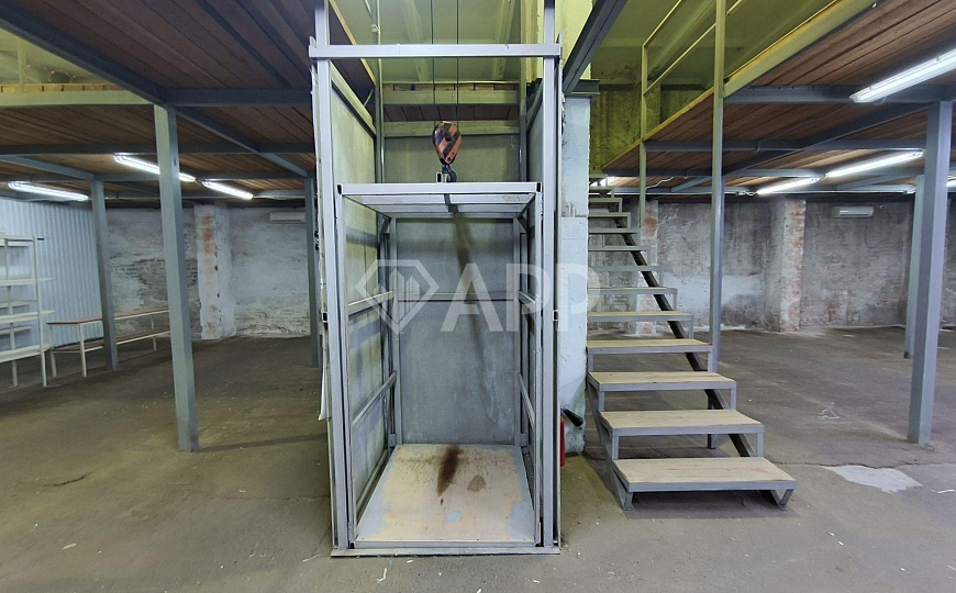 Сдаю склад возле Красной площади, 1 050 м² фото