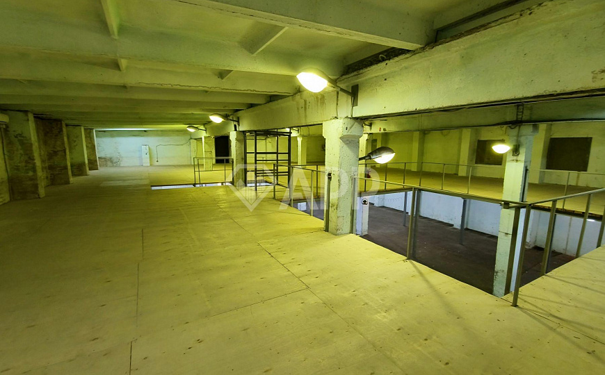 Сдаю склад возле Красной площади, 1 050 м² фото