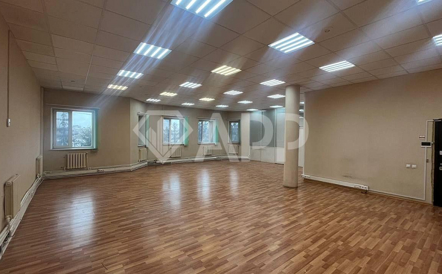 Офис в центре с парковкой у озера фото