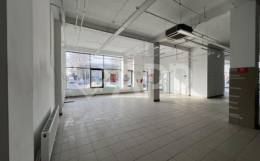 Сдаю отдельно стоящее здание с ремонтом, 978 м² с эксплуатируемой крышей / террасой 367м2 фото