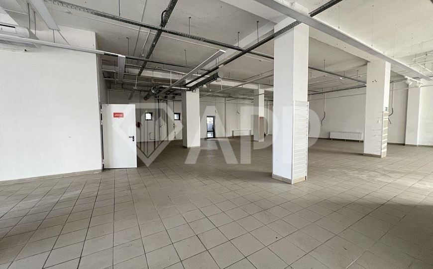 Сдаю отдельно стоящее здание с ремонтом, 978 м² с эксплуатируемой крышей / террасой 367м2 фото