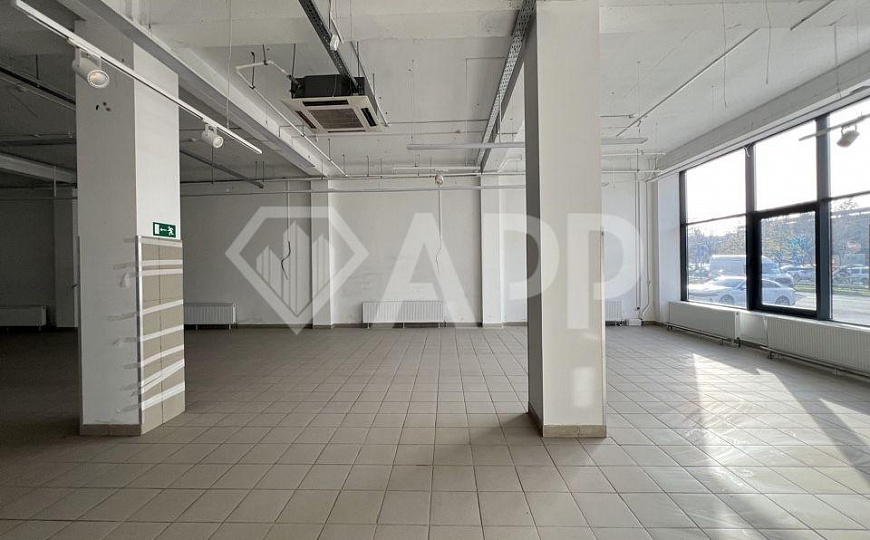 Сдаю отдельно стоящее здание с ремонтом, 978 м² с эксплуатируемой крышей / террасой 367м2 фото