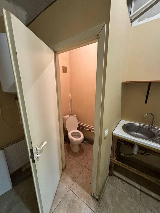 Здание с парковкой 65 м², рядом с КБ фото