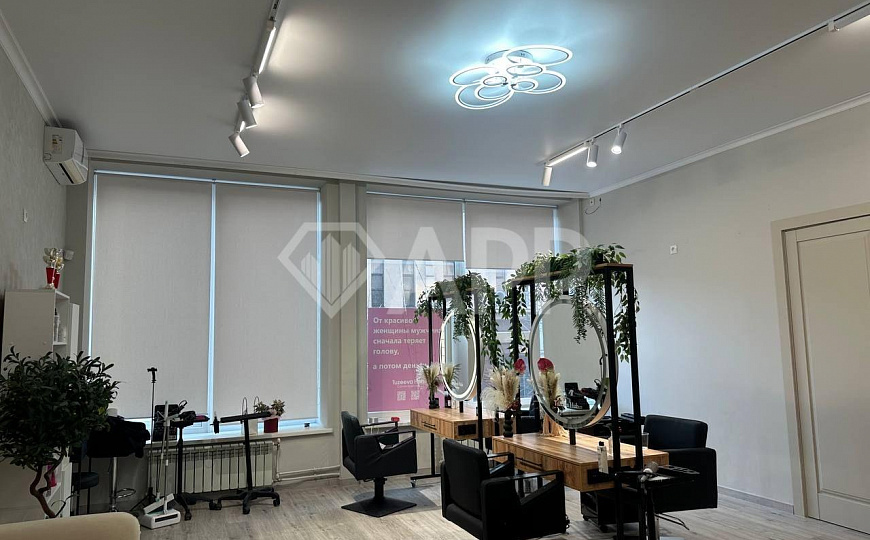 Сдаю 61 м² в центре. 1-ый этаж 1-ой линии фото