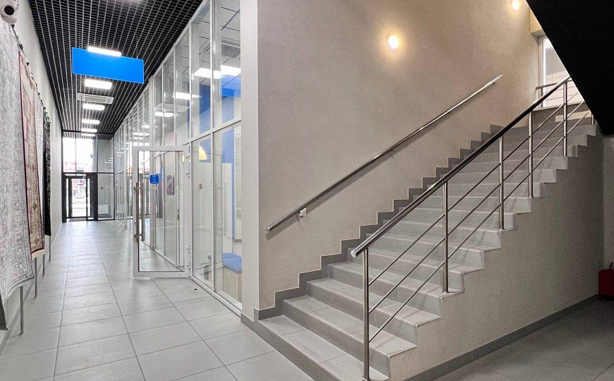 Сдаю офисное помещение, 330 м² на первой линии ул. Западный обход с ремонтом фото