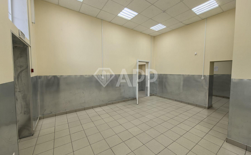 Сдаю торговое помещение, 270 м² фото