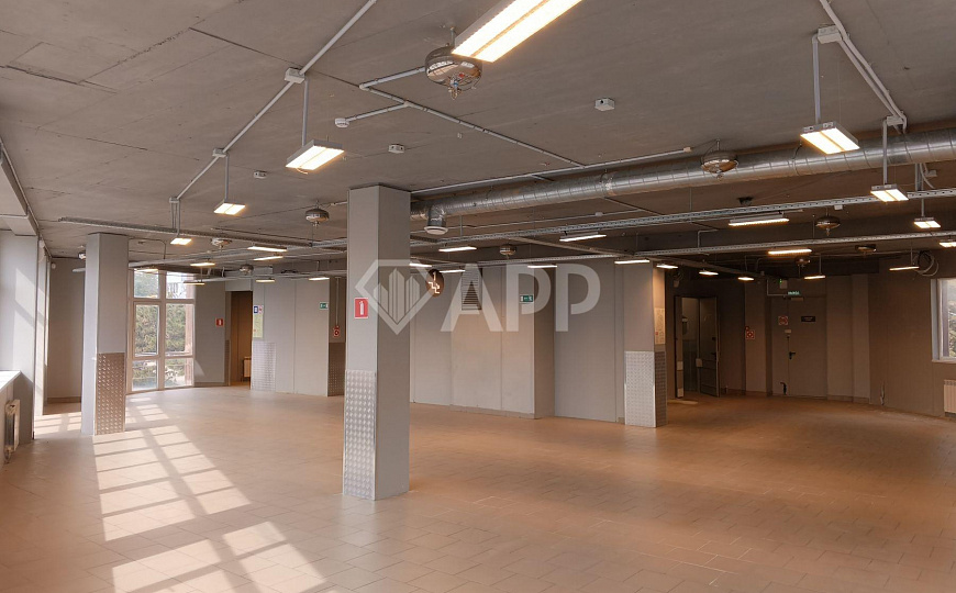 Сдам торговое помещение, 235 м² фото