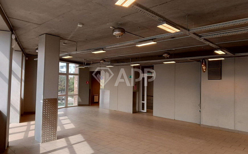 Сдам торговое помещение, 235 м² фото