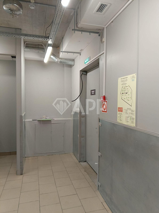 Сдам торговое помещение, 235 м² фото