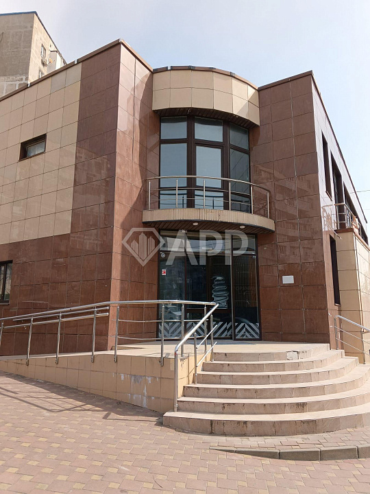 Сдаю отдельно стоящее здание на первой линии, 470 м² фото