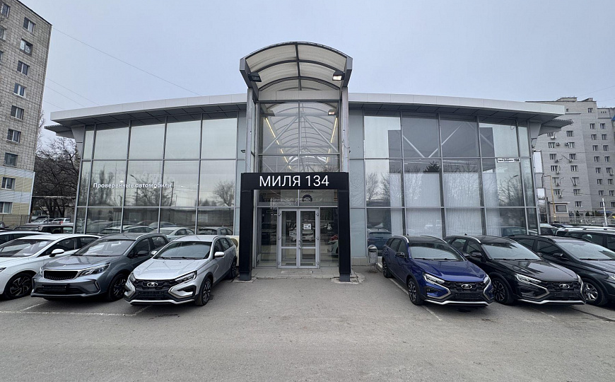 Здание под автосалон, автосервис 1940 м² фото
