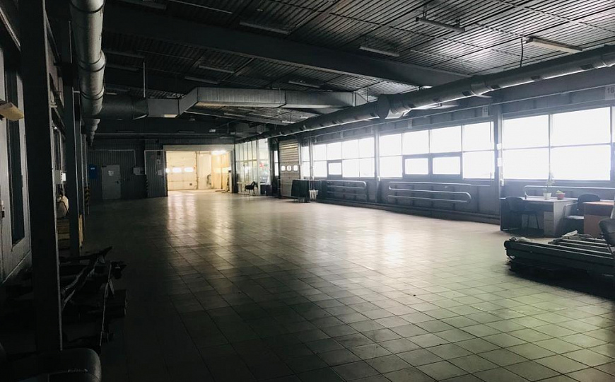 Здание под автосалон, автосервис 1940 м² фото