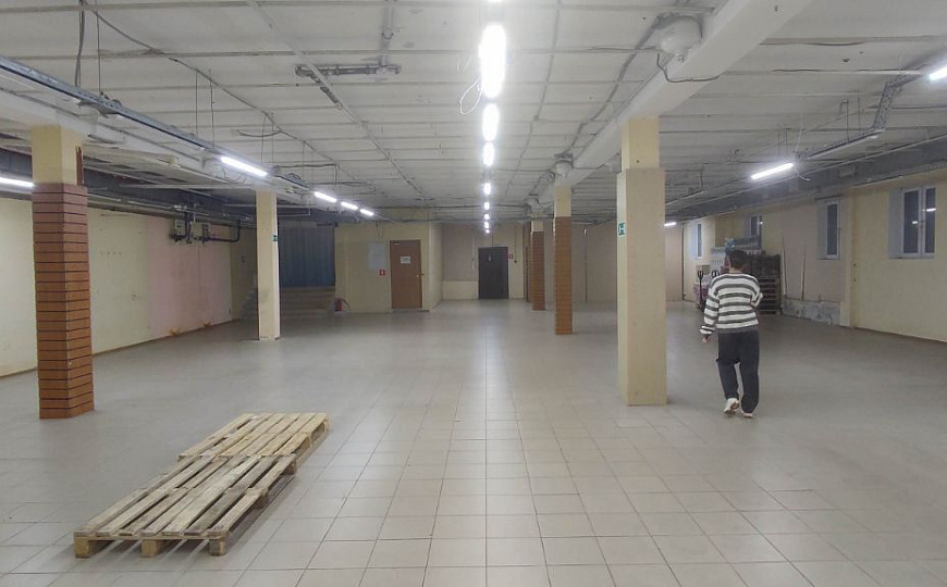 Сдам торговое помещение 300 м² в цоколе. Балашиха, ул. Спортивная фото