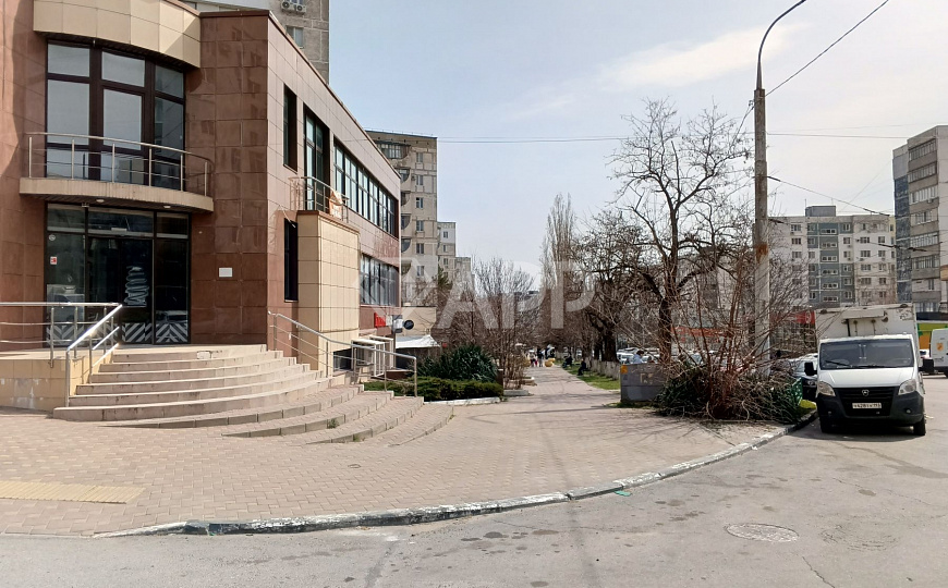 Сдам торговое помещение, 235 м² фото