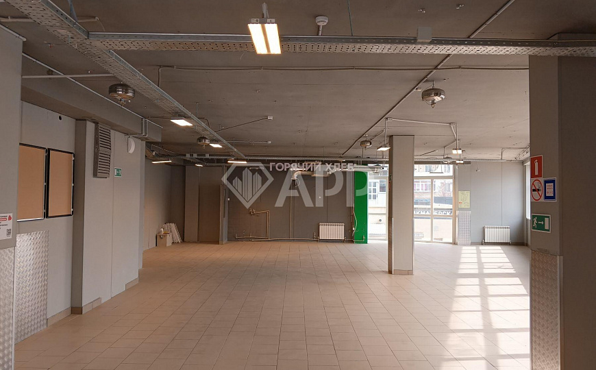 Сдам торговое помещение, 235 м² фото