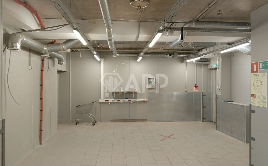 Сдам торговое помещение, 235 м² фото