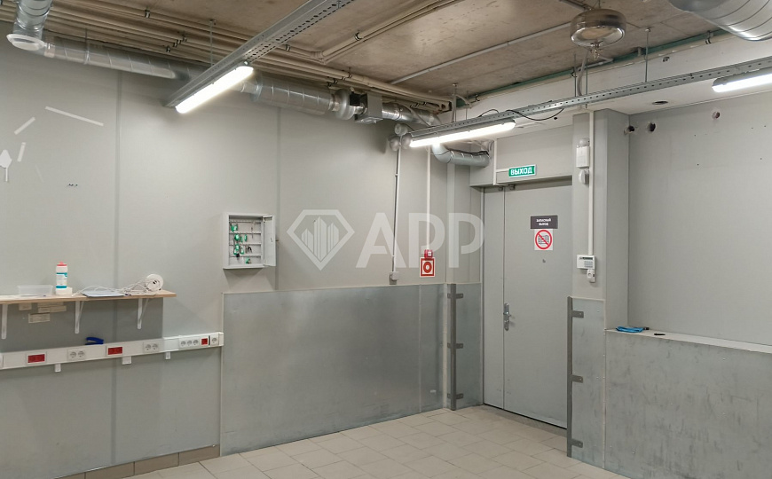 Сдам торговое помещение, 235 м² фото