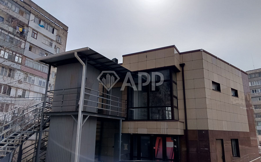 Сдам торговое помещение, 235 м² фото