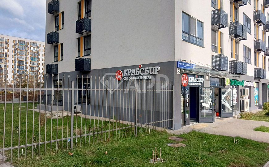 Сдам торговое помещение, 102,7 м² фото