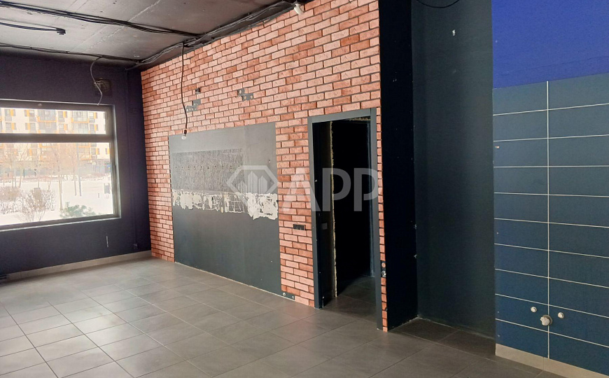 Сдам торговое помещение, 102,7 м² фото