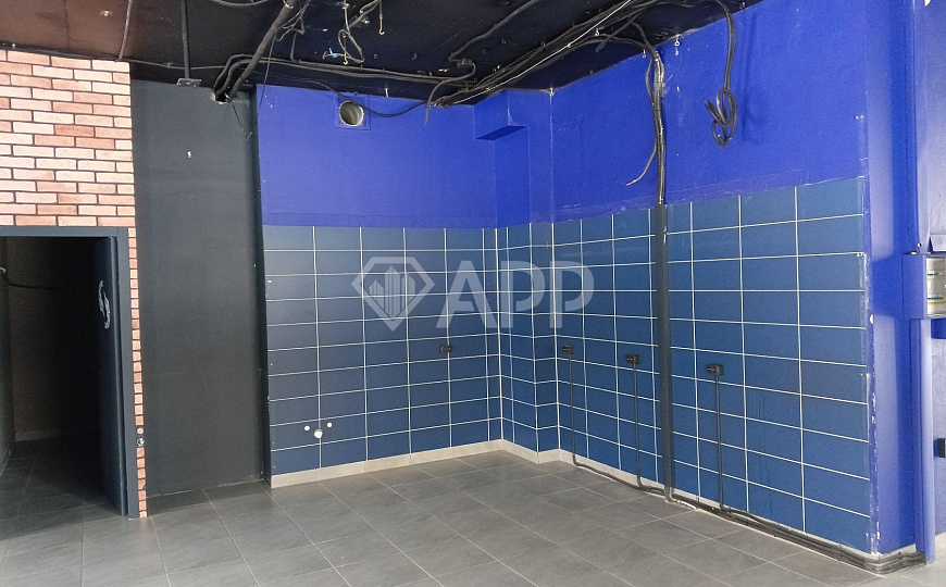 Сдам торговое помещение, 102,7 м² фото