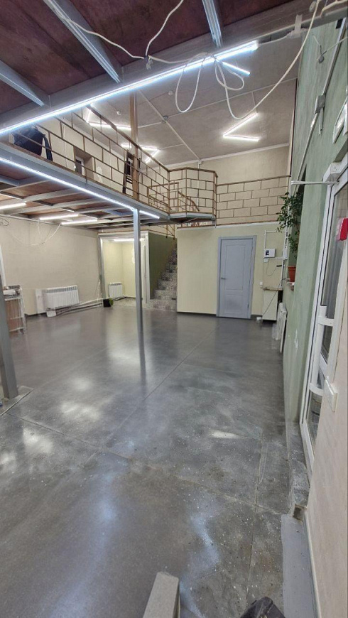 Помещение с антресолью и вторым светом 95 м² в центре Самары фото